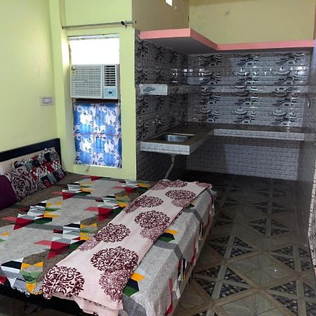 Balaji Homestay Mathura In Vrindavan Buitenkant foto