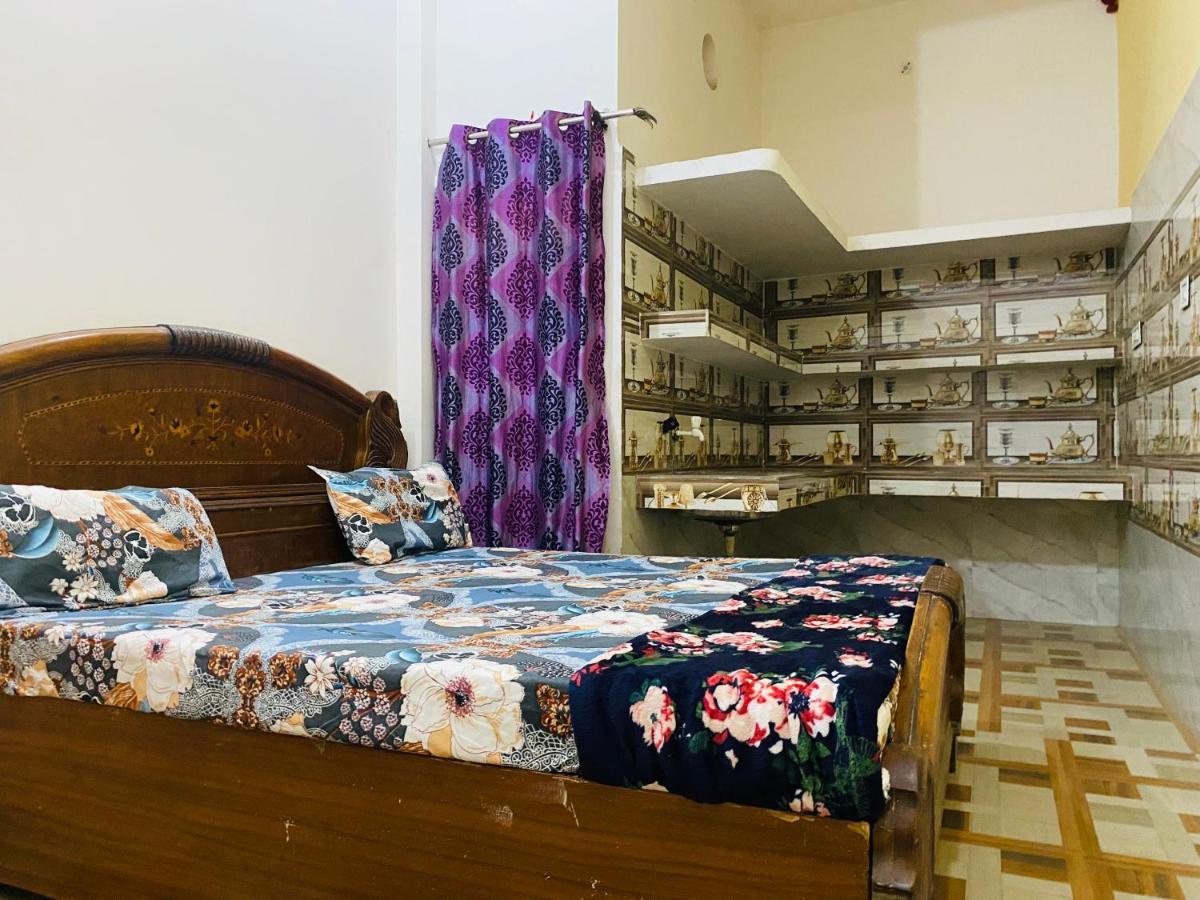 Balaji Homestay Mathura In Vrindavan Buitenkant foto