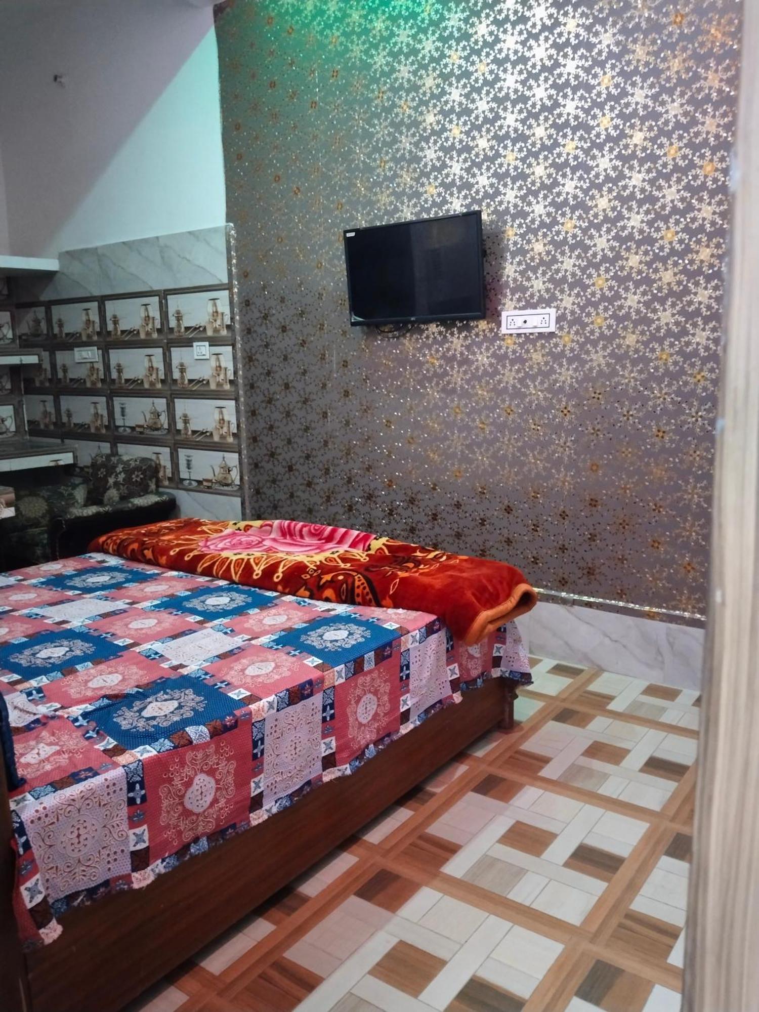 Balaji Homestay Mathura In Vrindavan Buitenkant foto