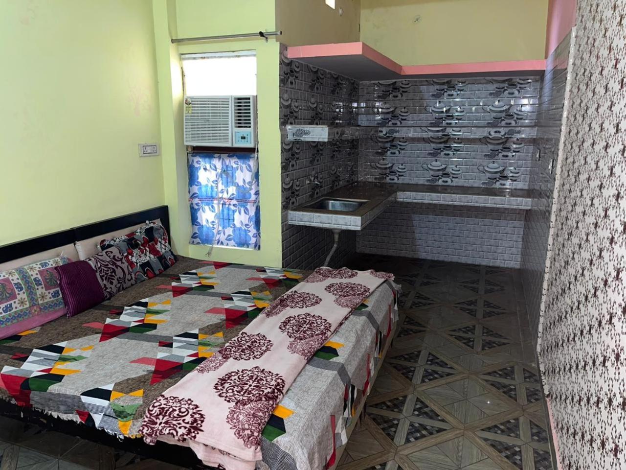 Balaji Homestay Mathura In Vrindavan Buitenkant foto