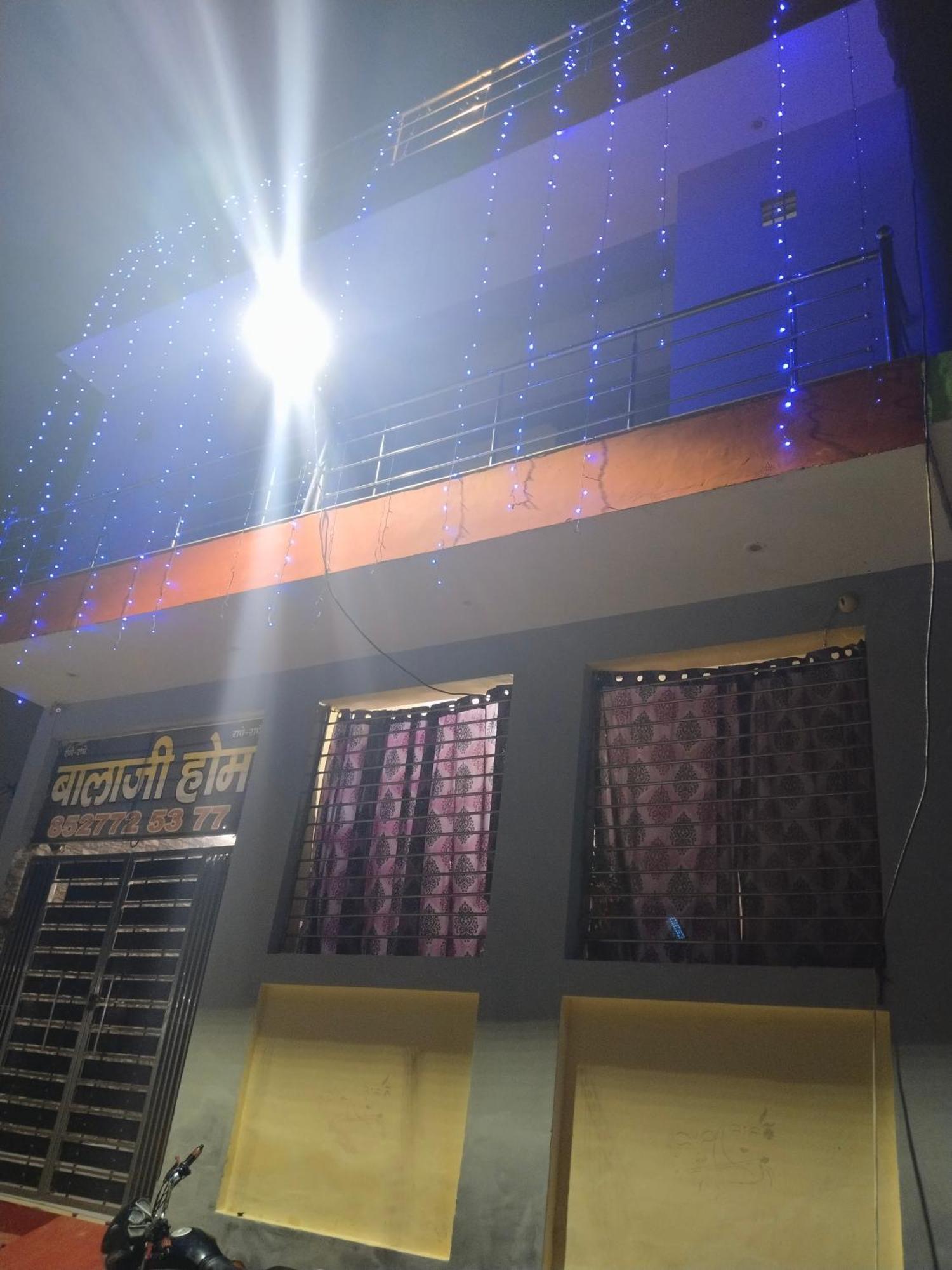 Balaji Homestay Mathura In Vrindavan Buitenkant foto