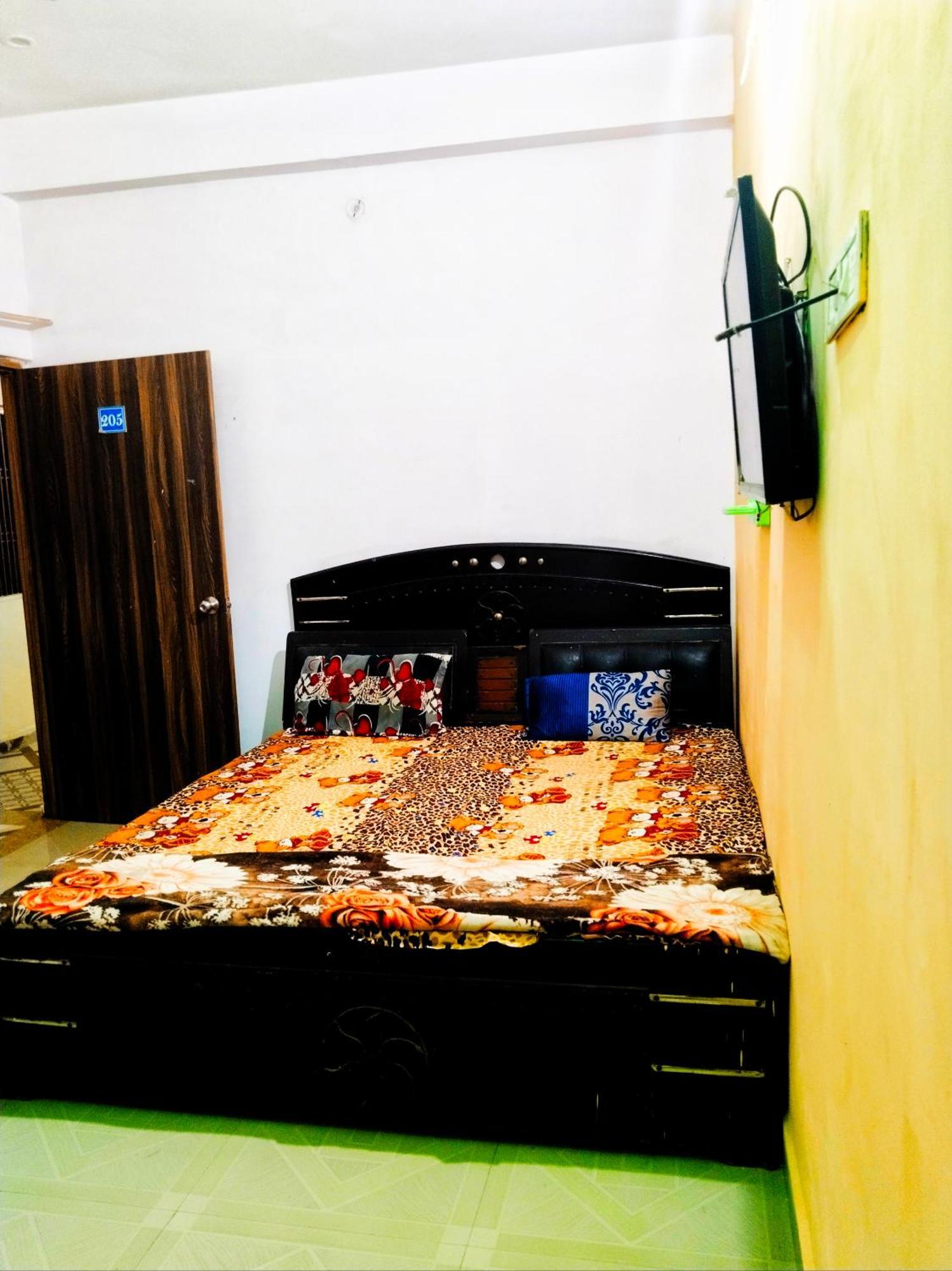Balaji Homestay Mathura In Vrindavan Buitenkant foto