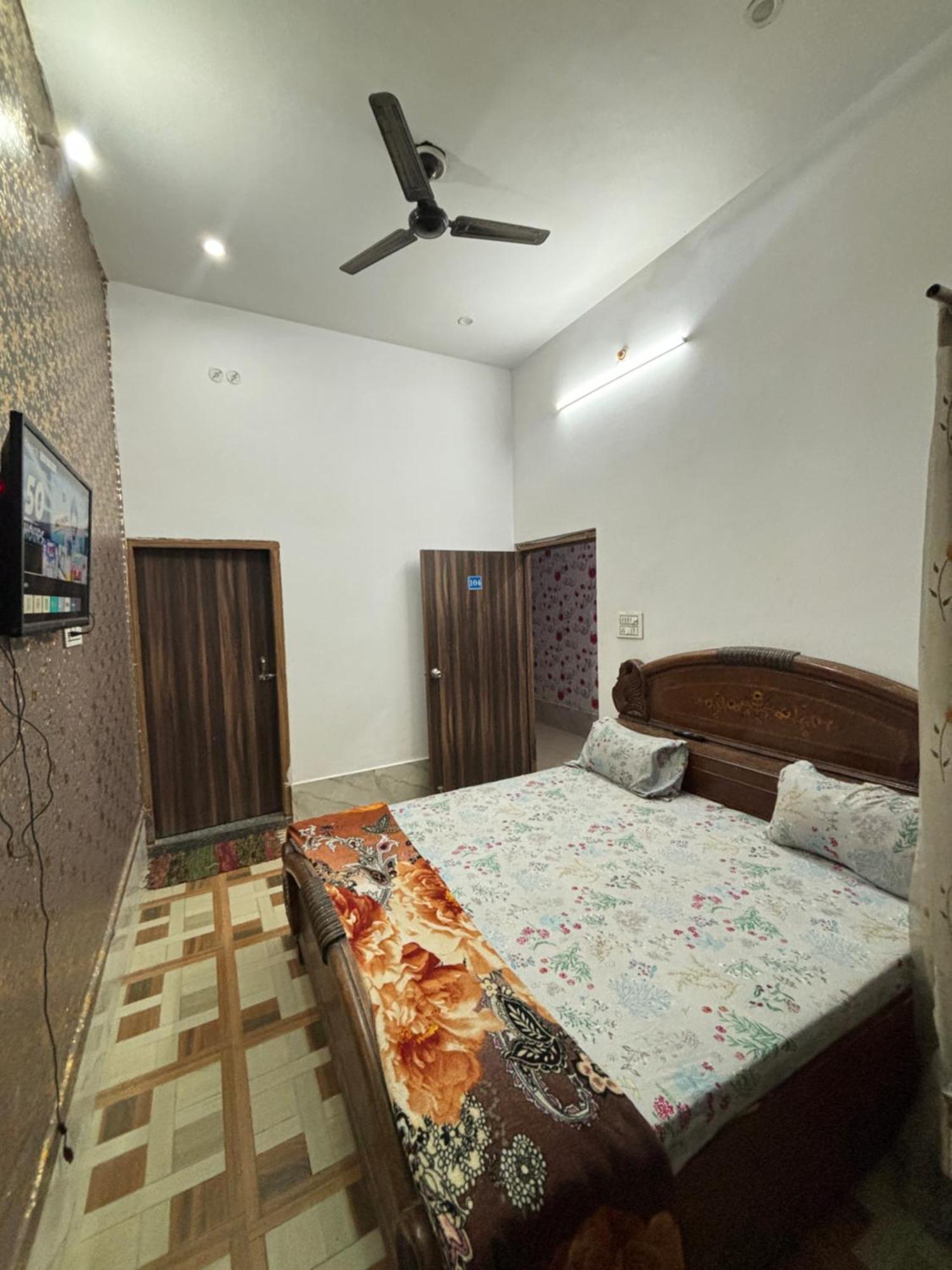 Balaji Homestay Mathura In Vrindavan Buitenkant foto