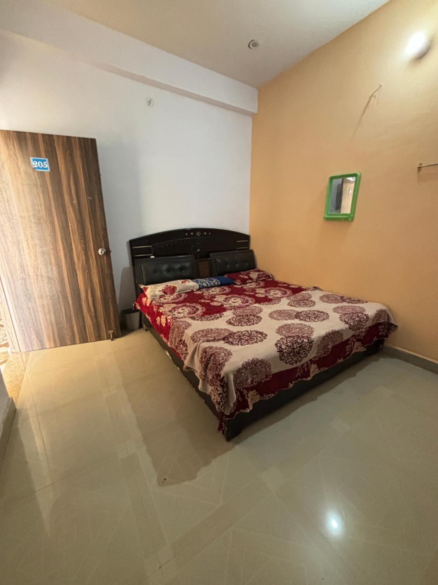 Balaji Homestay Mathura In Vrindavan Buitenkant foto