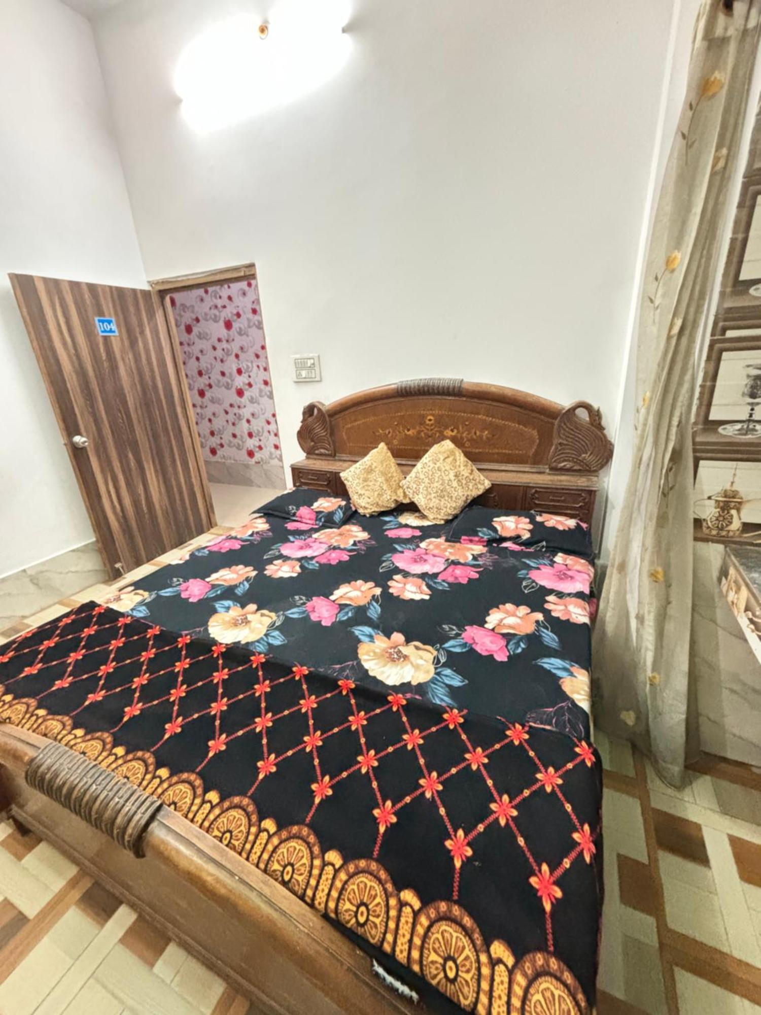Balaji Homestay Mathura In Vrindavan Buitenkant foto