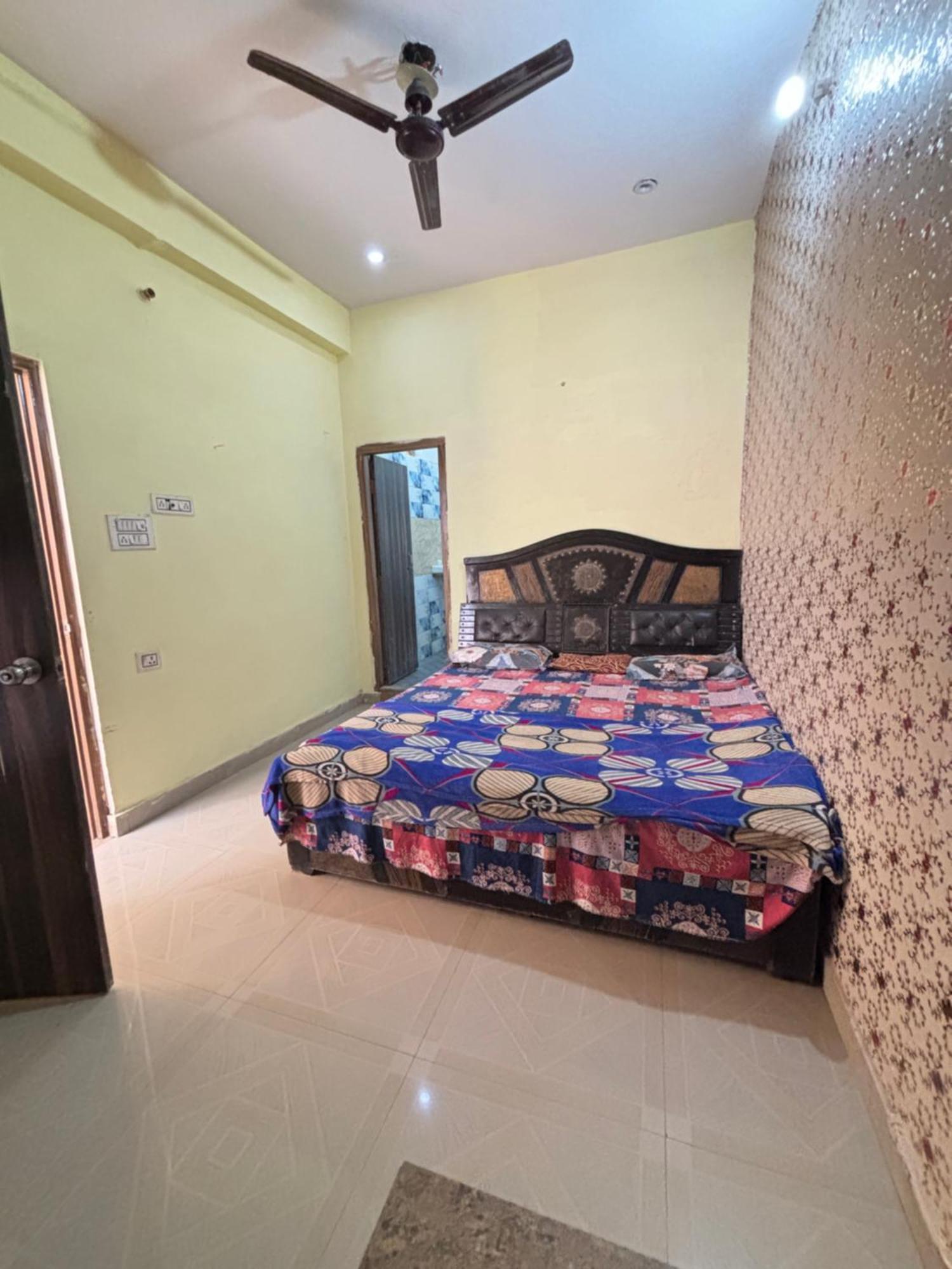 Balaji Homestay Mathura In Vrindavan Buitenkant foto